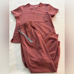 Figs Women's V-Neck Scrub Set in Rust